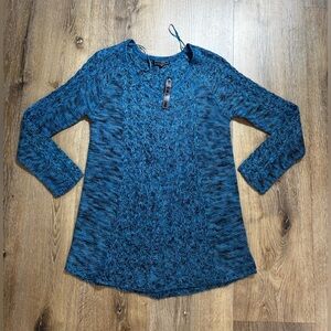 Blue Knit Women's sweater 💙🍂🍁🥮
*NEW WITH TAGS 🏷️